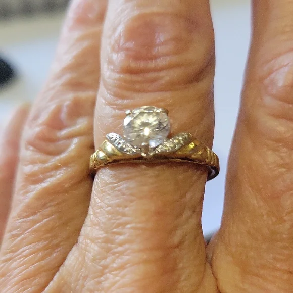 Vintage Linden Women's Ring - Picture 6 of 10